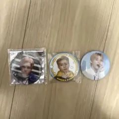 K-POPアイドル 缶バッジ 2個セット - メルカリ