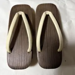 ブラウン木製草履 アイボリー鼻緒