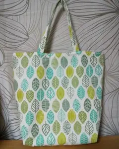 ハンドメイドトートバッグ 葉柄大きめ