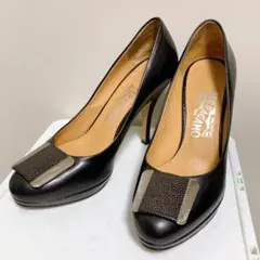 Salvatore Ferragamo レザーパンプス