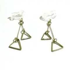 ［No.7］揺れる三角 イヤリング【おまとめ割アリ】