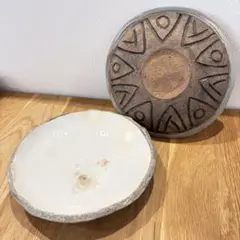 陶器 陶芸 丸型皿 作家物　装飾模様付き 和食器2枚セット