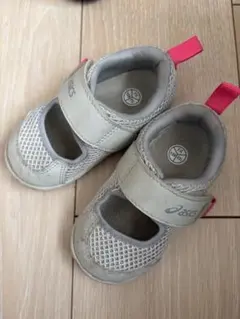 asics ベビーサンダル 13.5cm グレー/ピンク　アンフィビアン