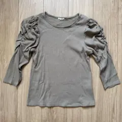 長袖リブニットtシャツ　ベージュ　Mサイズ　GU 長袖　フリル　パフスリーブ