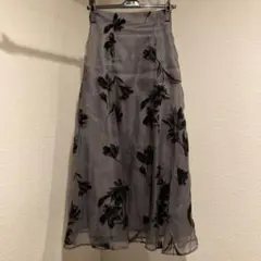マーキュリーデュオ　花柄フレアスカート グレー Sサイズのサムネイル