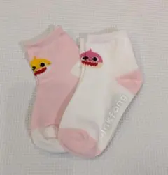 ベビーシャーク　女の子靴下3足セット　15cm~17cm