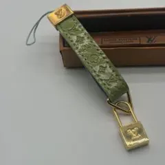 LOUIS VUITTON キーホルダー パドロック モノグラム ヴェルニのサムネイル
