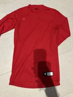 赤 Mサイズ アンダーシャツ　デサント