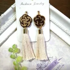 水引花形編み込みデザインタッセルピアス/イヤリング(ハンドメイド)