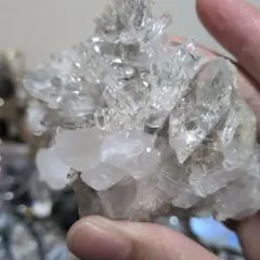 邪気祓い✨✨ヒマラヤ水晶　原石　クラスター590g ✨✨ 邪気祓い✨✨ヒマラヤ水晶 原石 クラスター590g ✨✨ - メルカリ