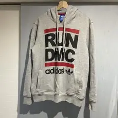 アディダス RUN DMC スウェットパーカー フロントプリント グレー　M