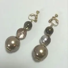 ハンドメイドアクセサリー　イヤリング　ゴールドパール　バイカラービーズ