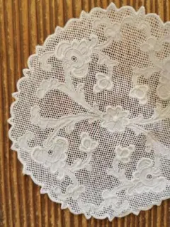アンティーク ポワンドパリ 桜草 オーキッド イニシャルKM 鳥刺繍