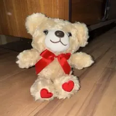 ベージュのハート型足クマぬいぐるみ
