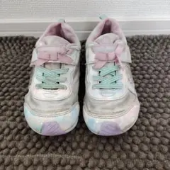 スニーカー　18㎝　LUVRUSH　ピンク　シャカシャカ　リボン