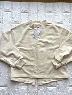 新品タグ付き！GU バックスリットスウェットプルオーバー(130cm)