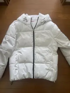 ホワイト ダウンジャケット フード付き