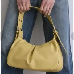 un/neu ワンハンドルタックハンドバッグ