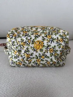 トリーバーチの花柄ポーチ