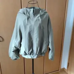 スプレイプレミアム　カーキ フード付きジャケット