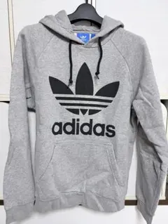 adidas グレー パーカー