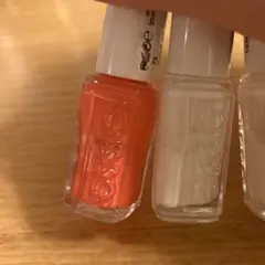 海外購入　essie 2本セット(コーラルピンク・ホワイト）のサムネイル