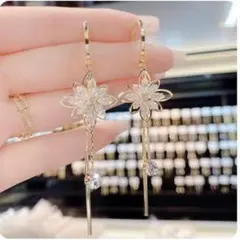 大人可愛い✨クリスタルフラワーのゴールドキラキラ桜の揺れるロングピアス