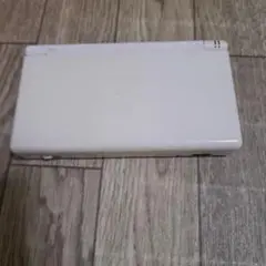 【ジャンク品】任天堂 DS Lite ホワイト本体のみ　タッチペン・充電器無し