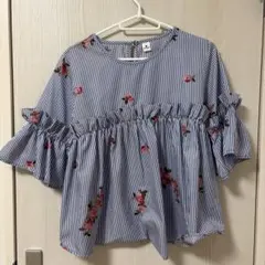 フリル袖花柄刺繍ブラウス