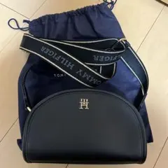 Tommy Hilfiger ブラック ショルダーバッグ