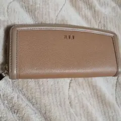ベージュ レザー 長財布　a.v.v