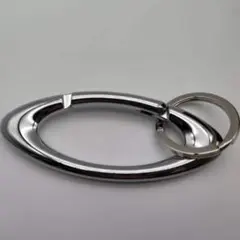 ■スタイリッシュ キーホルダー シルバー オーバル型 カラビナ アメカジ