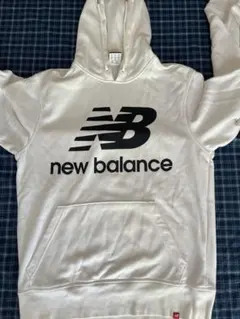 【美品】New Balance ホワイト パーカー Mのサムネイル