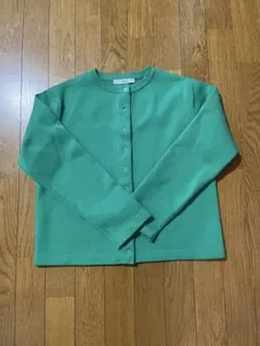 relume グリーンボタン付きカーディガン