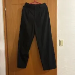レディース　ユニクロ　タックワイドパンツ　ブラック