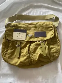 極美品 プラダ PRADA トライアングルロゴ 三角ロゴ プレート B1738 楽天市場】PRADA プラダ B1738 トライアングルロゴ 三角ロゴ