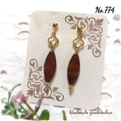 No.774ハンドメイドピアス　天然石ひし形ビーズ×クローバーチャーム