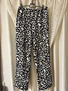白黒ヒョウ柄カジュアルパンツ