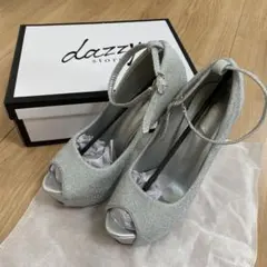 美品 dazzy store ラメパンプス シルバー Sサイズのサムネイル