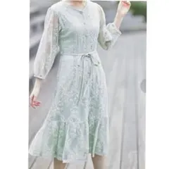 未使用 トッコクローゼット　ウエストりぼん付きくるみ釦Ｖネックレースワンピース