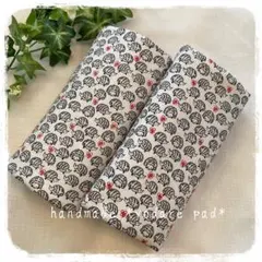 抱っこ紐 よだれパッド よだれカバー ハリネズミ×小花 エルゴ だっこひも