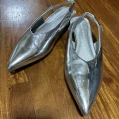 土日限りLOWRYS FARM シルバーポインテッドトゥM価格未使に近い　箱無し