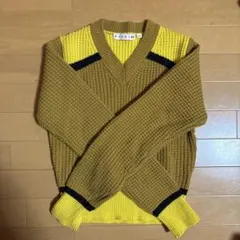 ブラウンとイエローのVネックニット　UNIQLO MARNIのコラボ商品
