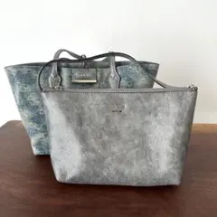 GUESS BOBBI INSIDE OUT TOTE (2 bags)のサムネイル