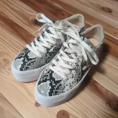 NO NAME ヘビ柄厚底スニーカー