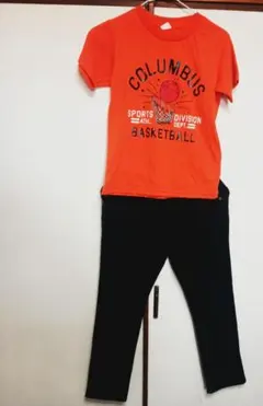 オレンジバスケットボールTシャツと黒パンツセット