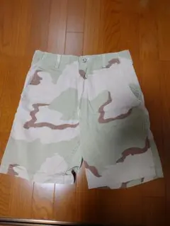 ポストオーバーオールズ　迷彩柄ショートパンツ　美品のサムネイル