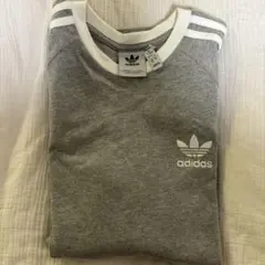 アディダスtシャツ