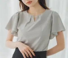 ★美品★ミッシュマッシュ　パールフレア袖カットブラウス