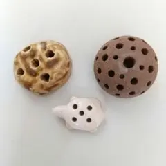 陶器製　針無し剣山　小さい亀形　花器　丸剣山　穴タイプ　アレンジメント　華道